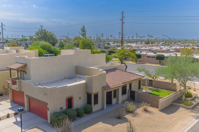 Building Photo - 3422 E University Dr