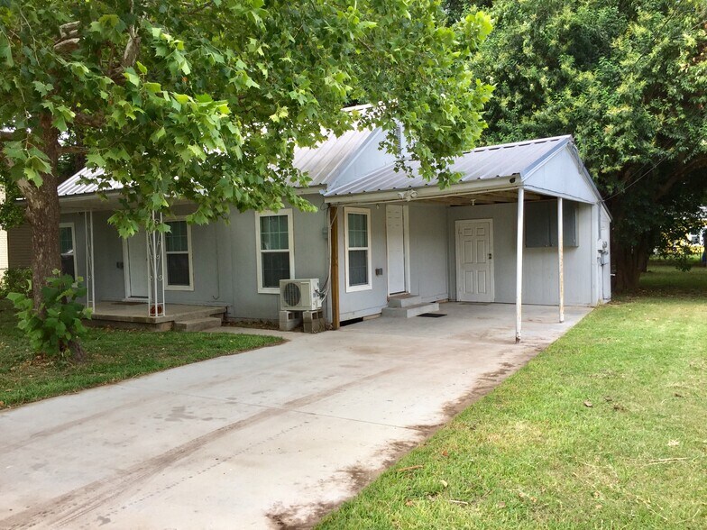 Building Photo - 688 Martindale Rd