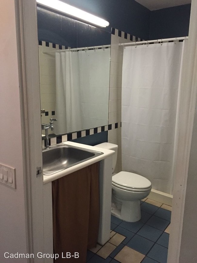 Building Photo - 946-950 Daisy Ave