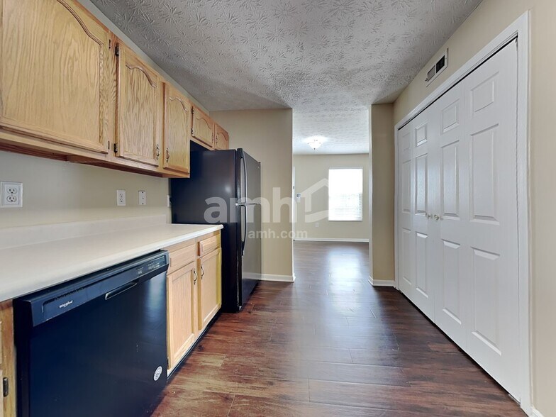 Building Photo - 918 Kreider Ct