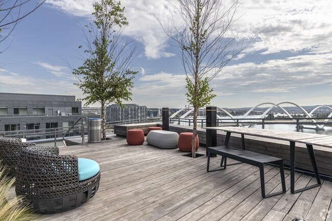 Building Photo - Verge