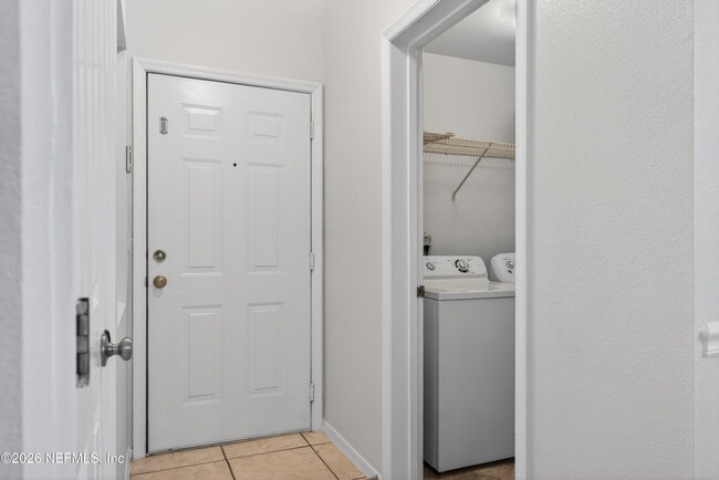 Building Photo - 13810 Sutton Park Dr N