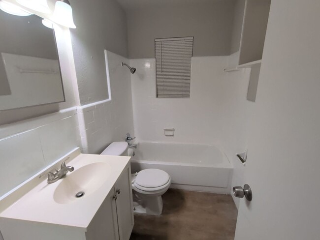 Building Photo - 1718 Mignon Dr