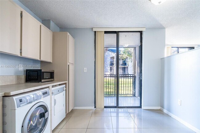 Building Photo - 6795 SW 132nd Ave