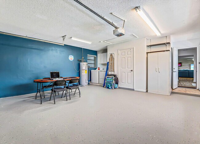 Building Photo - 532 N Palmway