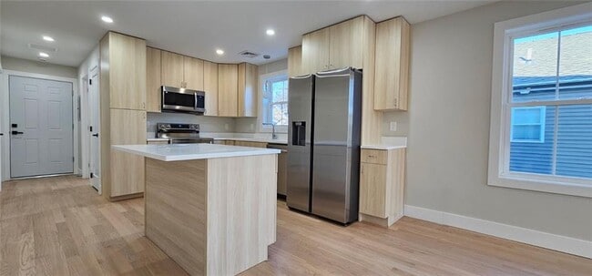 Building Photo - 137 Stanwood St