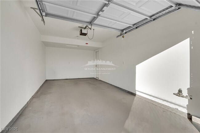 Building Photo - 200 S Mount Charleston Dr E