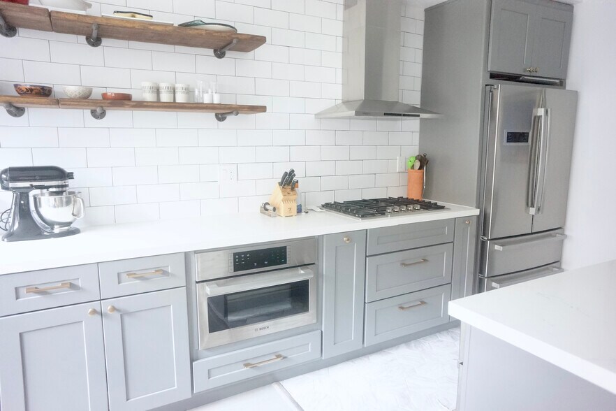 Primary Photo - 2078 S Delaware St