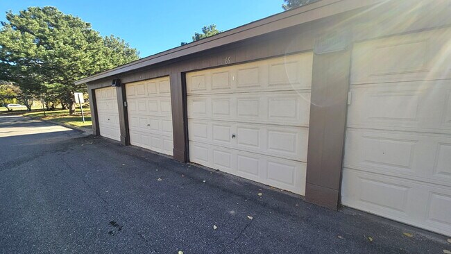 Building Photo - "Chic Urban Living: Cozy 1-Bedroom Condo in Prime Minneapolis Location!"