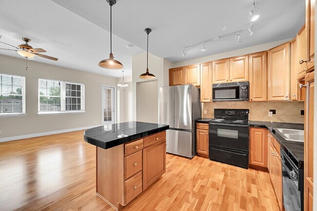 Building Photo - $2,195.00, 2-bed, 2-bath, located in Denve...