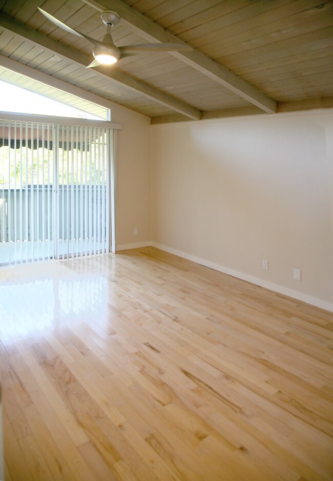 Building Photo - 278 Monroe Dr