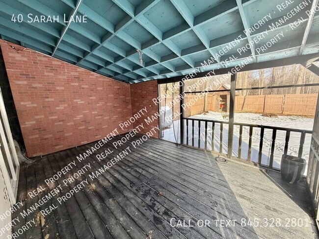 Building Photo - 40 Sarah Ln
