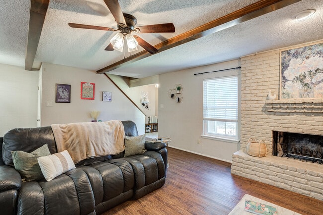 Building Photo - 8633 Knoxville Dr