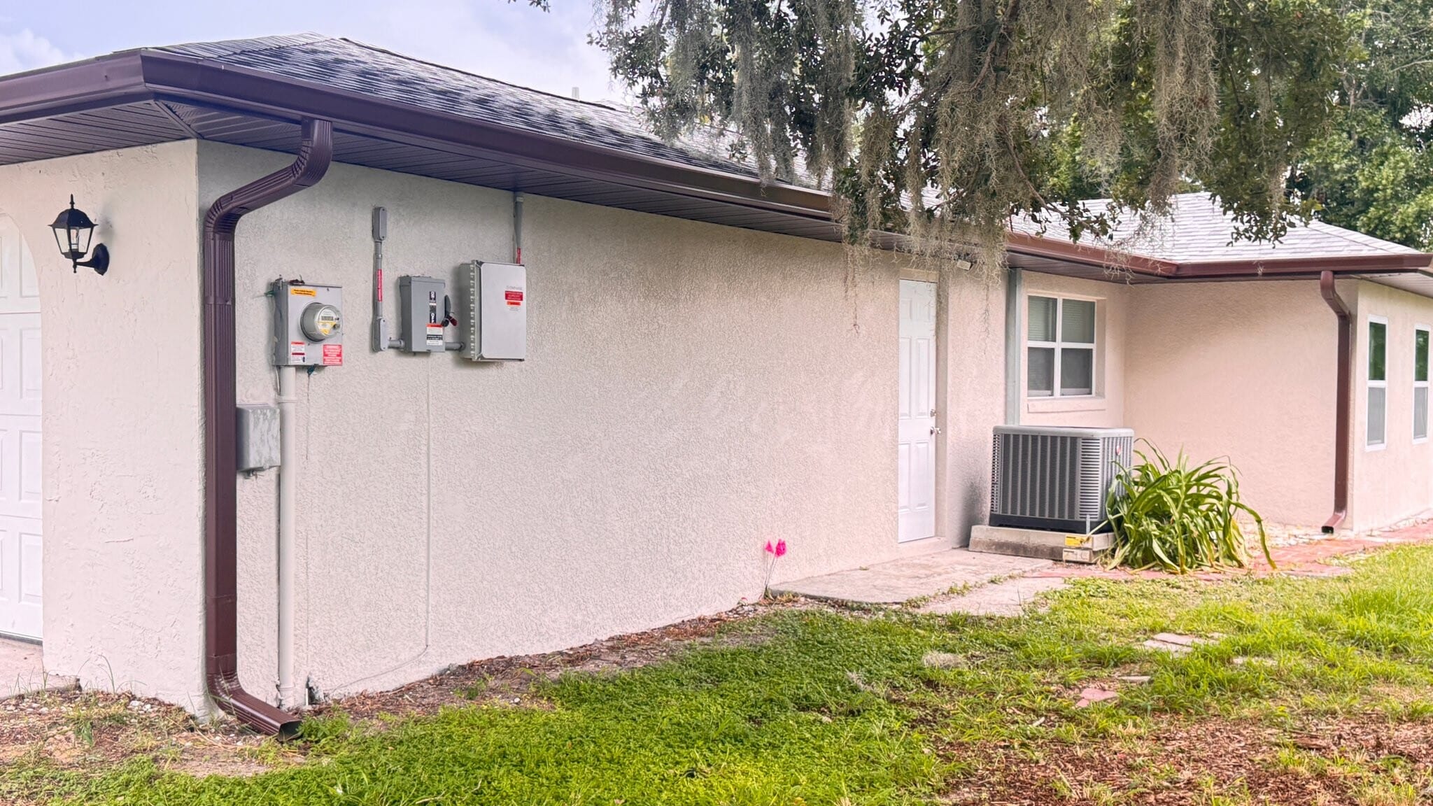 Building Photo - 3252 Golfview Rd