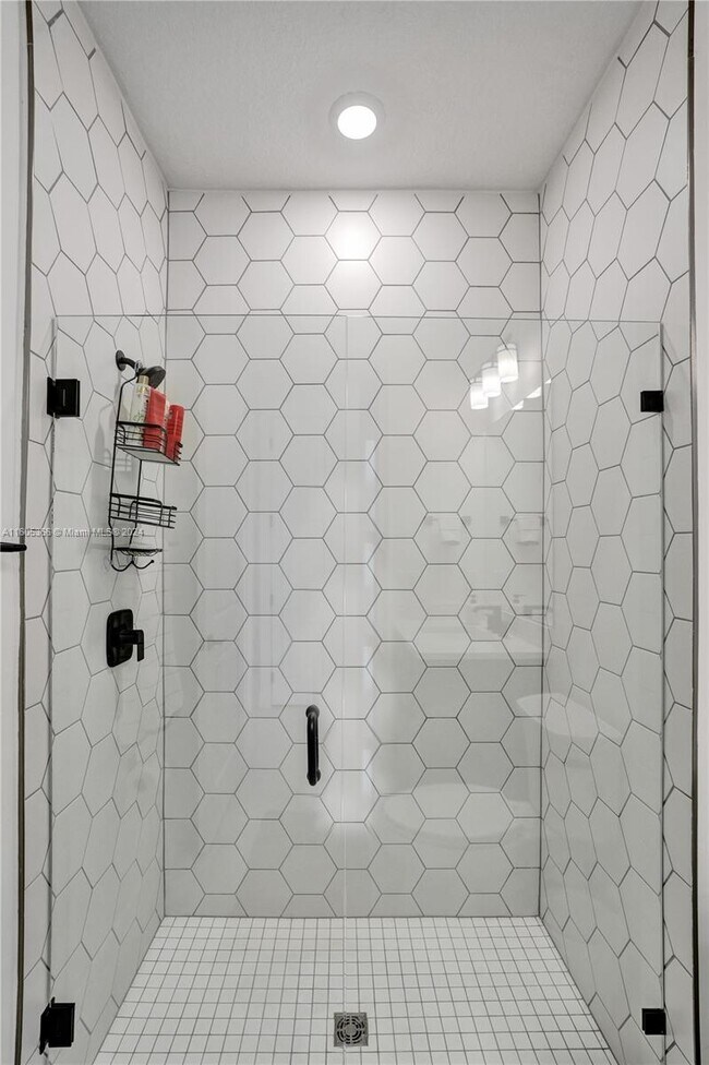 Building Photo - 4536 Silverwood Ln N