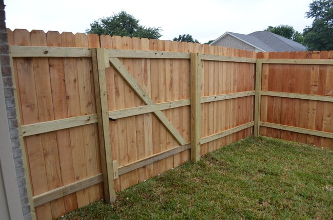 Building Photo - 1609 Pontotoc Ter