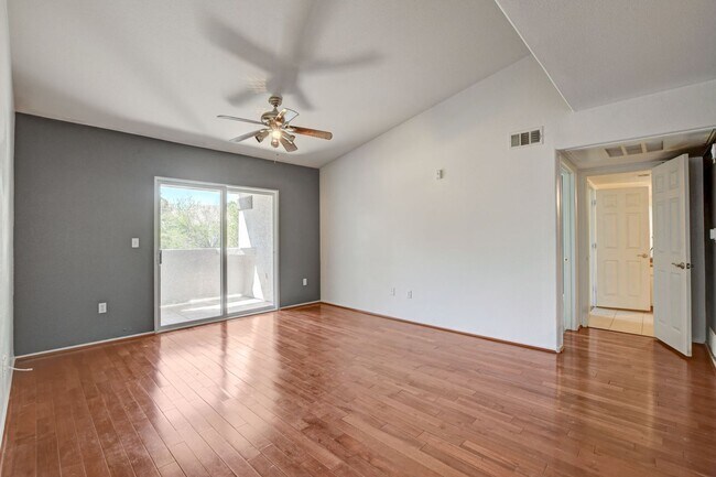 Building Photo - Adorable Southwest condo