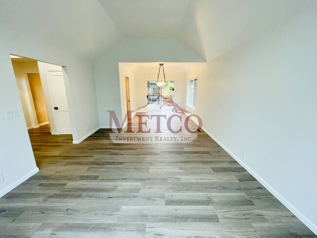 Building Photo - Beautiful 4 bedroom, 3 Bath House in Desirable Gilham Neighborhood!