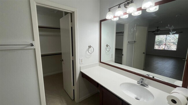 Building Photo - 10555 Turtlewood Ct