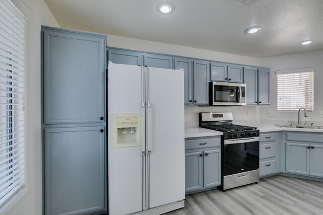 Building Photo - NEWLY UPDATED 4 BEDROOM HOME IN THE SOUTHWEST