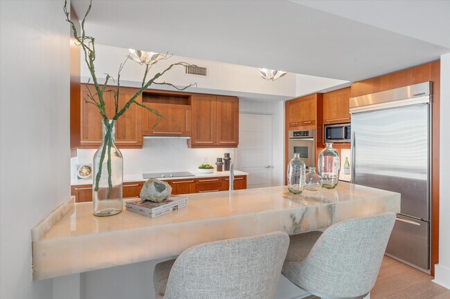 Building Photo - 333 Las Olas Way