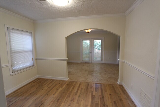 Building Photo - 6506 Sivley St