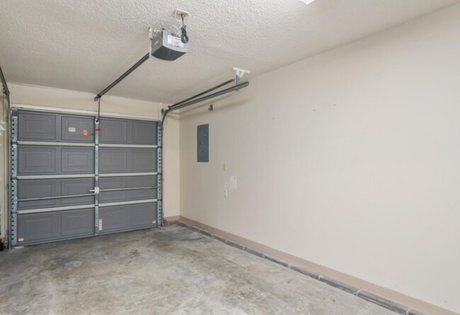 Building Photo - 1619 Chenoweth Cir