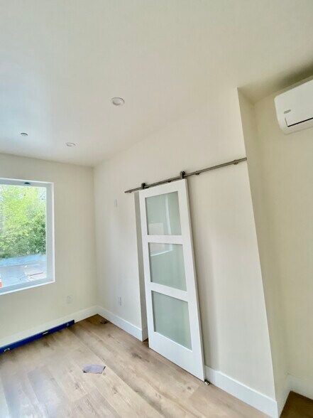 Building Photo - 2447 Alameda de las Pulgas