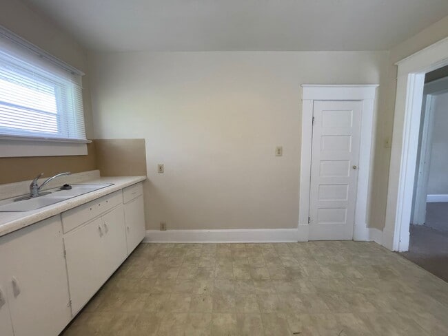 Building Photo - 940 S 15th St