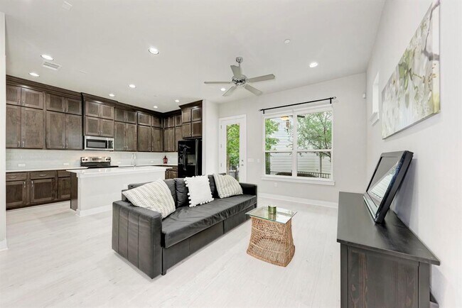 Building Photo - 3108 E 51st St