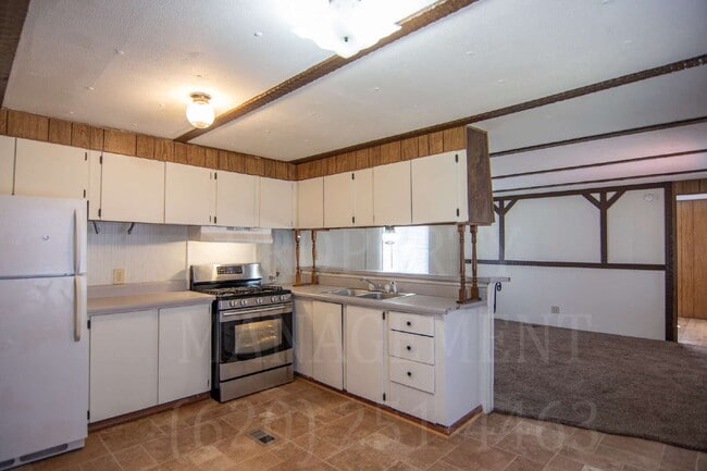 Building Photo - 2-Bedroom 1-Bathroom Home