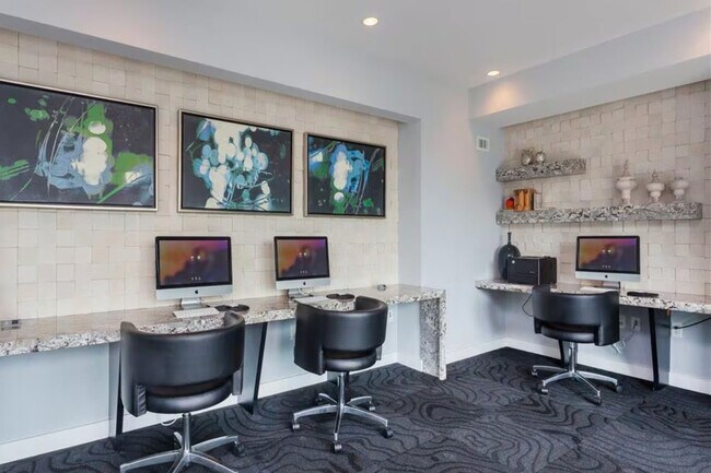 Building Photo - 3110 Mt Vernon Ave