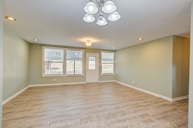 Building Photo - Evolve Real Estate: Charming Ranch Style Retreat In the Heart of Denver, 15 minutes to Downtown D...