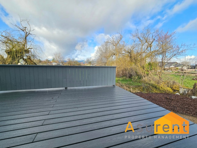 Building Photo - Newly Constructed 3 Bedroom, 2.5 bathroom SW Medford Home