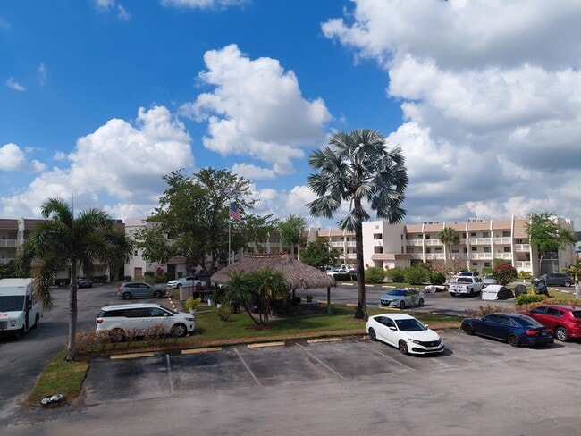 Building Photo - 6850 Royal Palm Blvd
