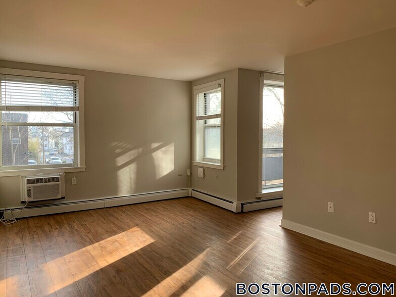 Building Photo - 9 Bronsdon St