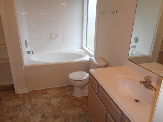 Building Photo - 19323 Palmoral Dr