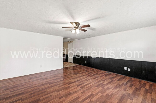 Building Photo - 9949 Ellis Dr