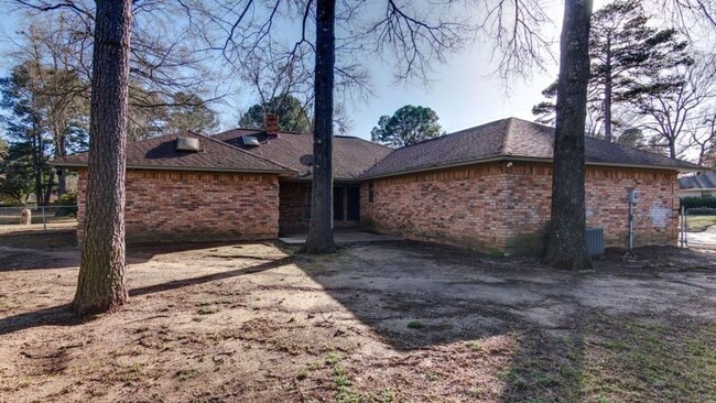 Building Photo - 3008 Crestridge Dr