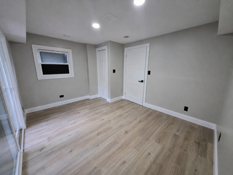 Building Photo - 813 Rand Rd