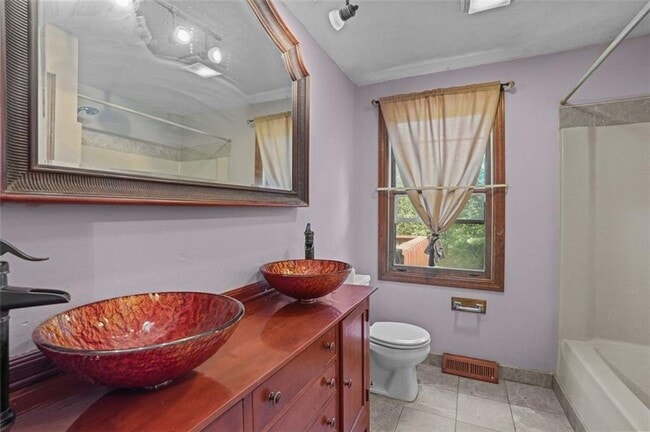 Building Photo - 125 Lewis Farm Rd