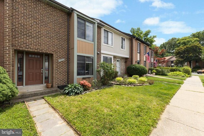 Building Photo - 2813 Cambridge Dr