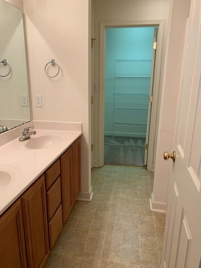 Building Photo - 177 Clusters Cir