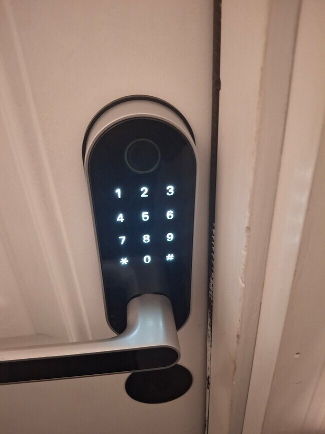 Building Photo - 474 Manton Ave