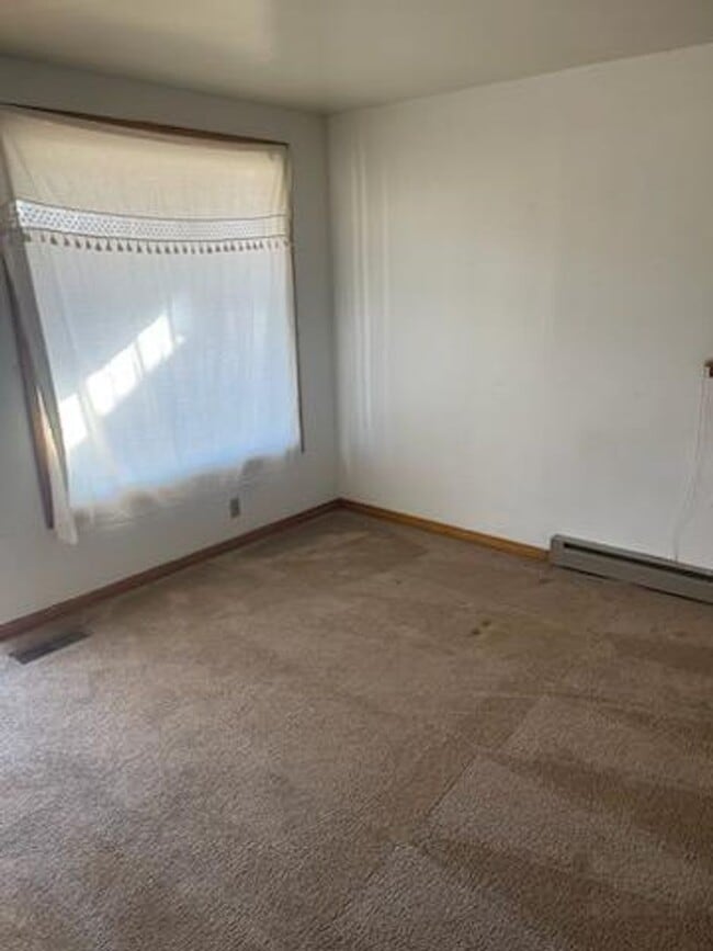 Building Photo - All brick cottage in East Nashville