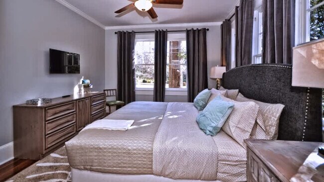 Building Photo - 500 Queens Rd