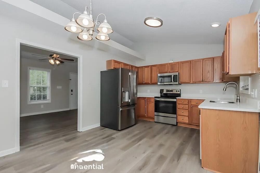 Building Photo - 2021 Brantley Creek Dr