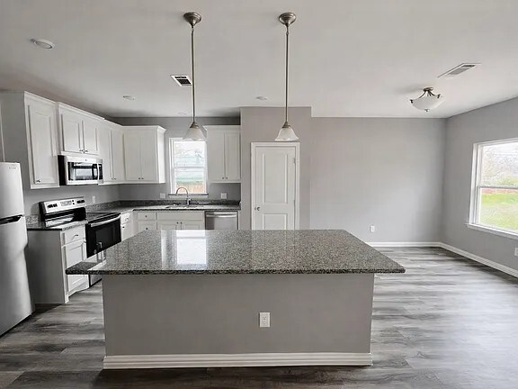 Building Photo - 2109 Bluebonnet Ave