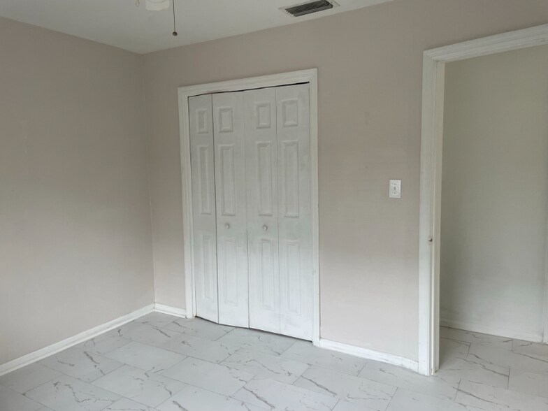 Building Photo - 627 92nd Ave N