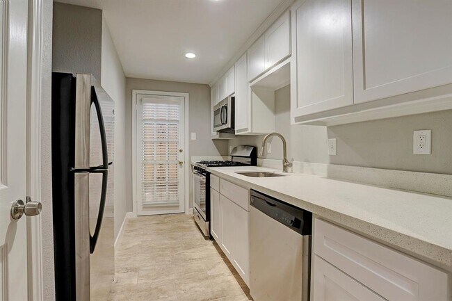 Primary Photo - 2647 Greenbriar Dr